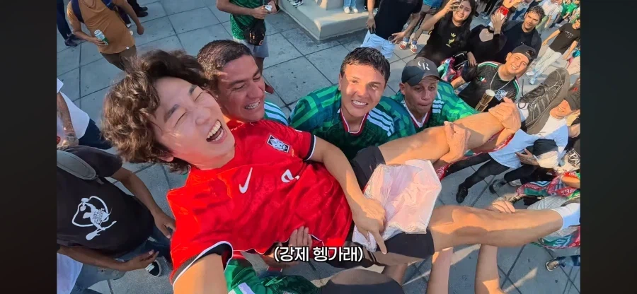 저기 코리안 있다 잡아라.jpg
