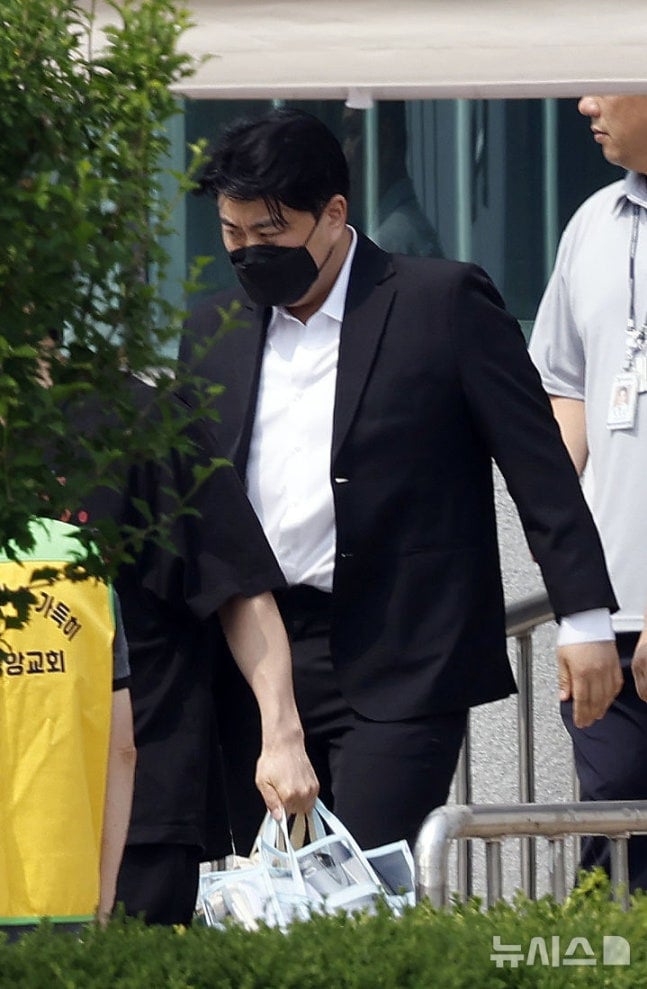 [포토] '음주 뺑소니' 김호중 가석방 출소