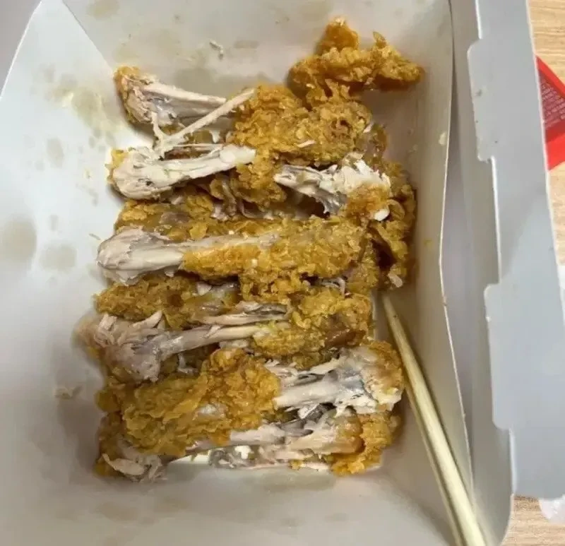 치킨 먹을 때 가끔 존재하는 스타일.jpg