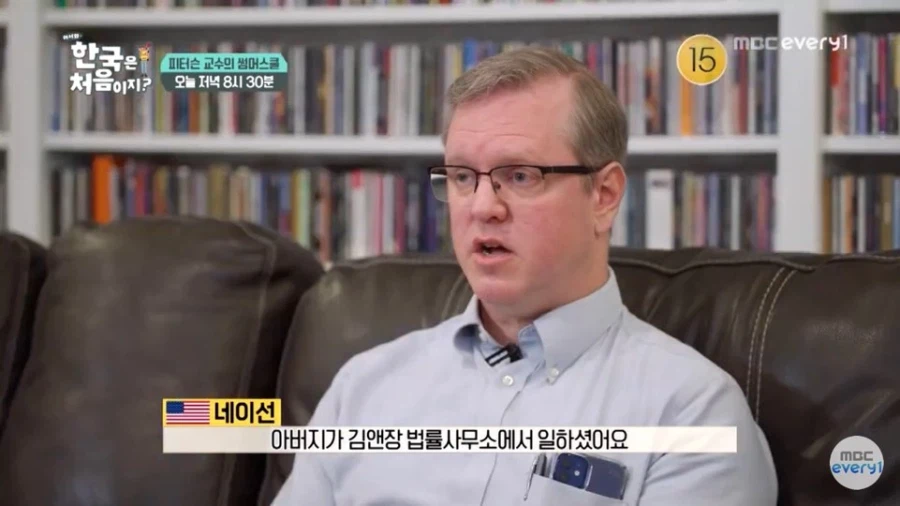 80년대 재현한 거리 고증 틀렸다고 지적하는 미국인