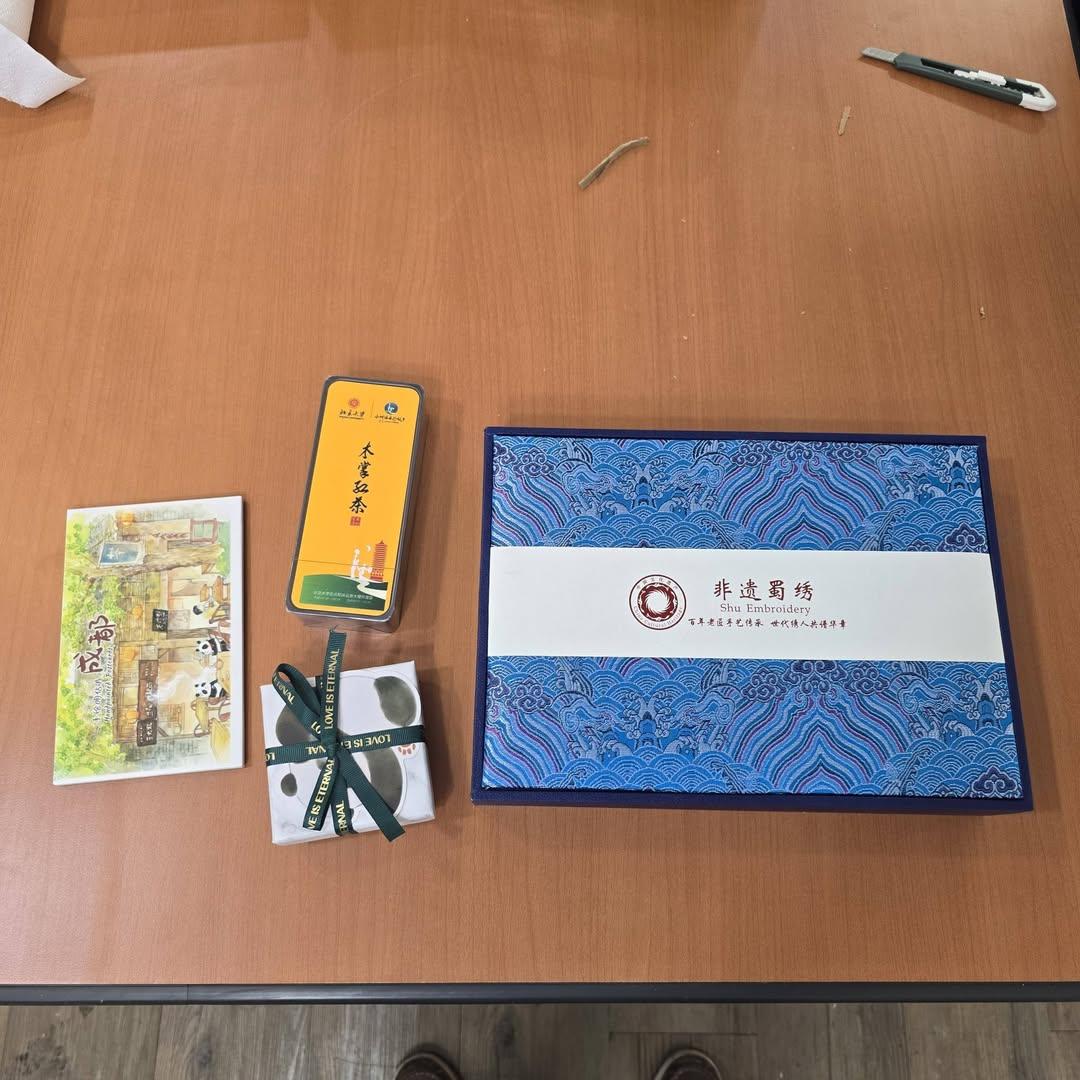 버스가 없어 곤경에 처한 중국 여학생들 차 태워준 한국인 1년 후.jpg