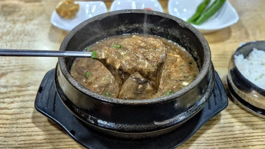 리뷰 5만개가 넘는다는 제주도 식당....jpg
