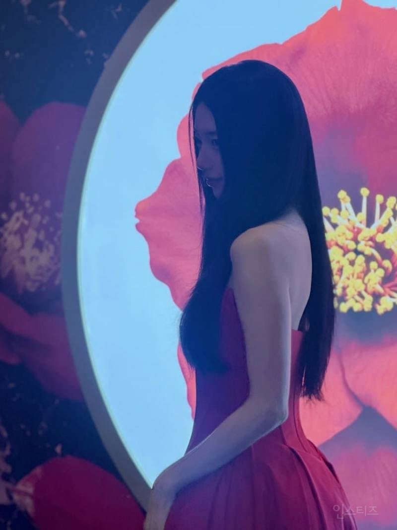 어제자 싱가포르 츠바키 행사 끝나고 인스타 사진 올려주는 수지