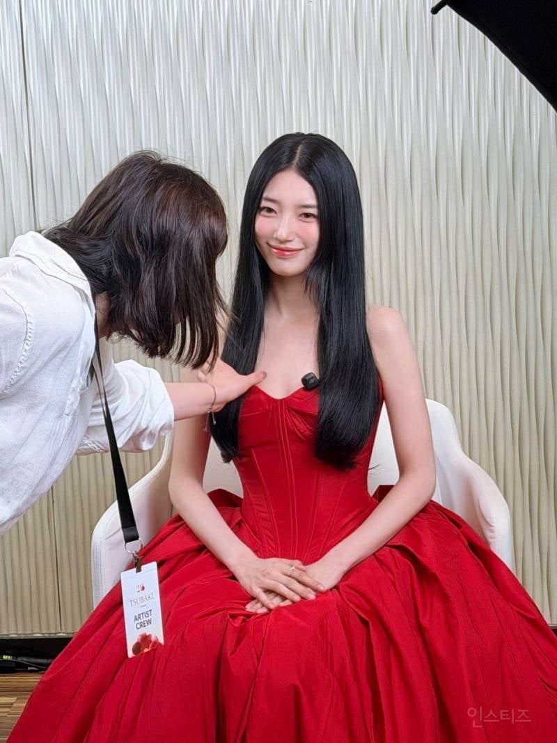 어제자 싱가포르 츠바키 행사 끝나고 인스타 사진 올려주는 수지