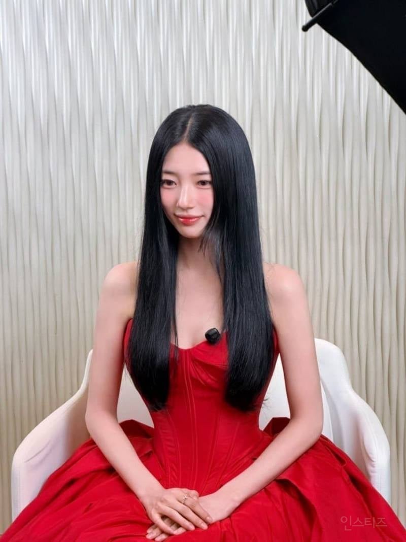 어제자 싱가포르 츠바키 행사 끝나고 인스타 사진 올려주는 수지