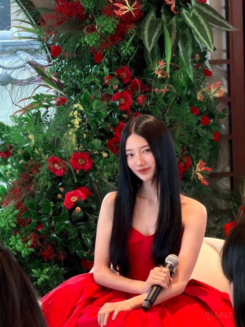 어제자 싱가포르 츠바키 행사 끝나고 인스타 사진 올려주는 수지