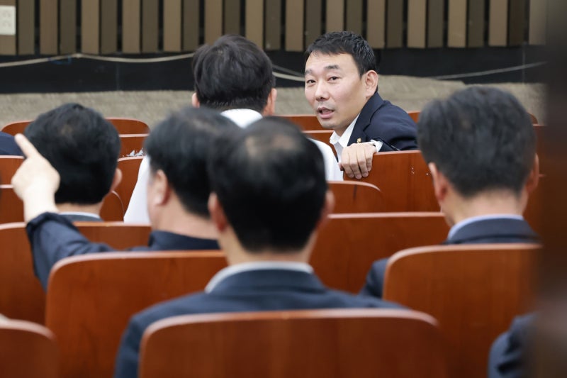 보완수사 포함, 수사권 완전 폐지 당론 채택