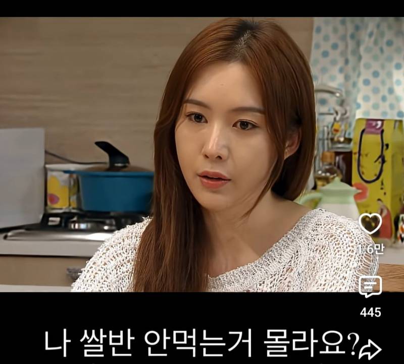 현재 반응 𝙅𝙊𝙉𝙉𝘼 터진 예나 워터밤 의상..JPG