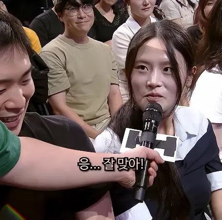 인터뷰 중 전 여친을 만남.jpg