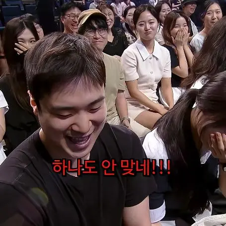 인터뷰 중 전 여친을 만남.jpg