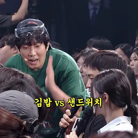 인터뷰 중 전 여친을 만남.jpg