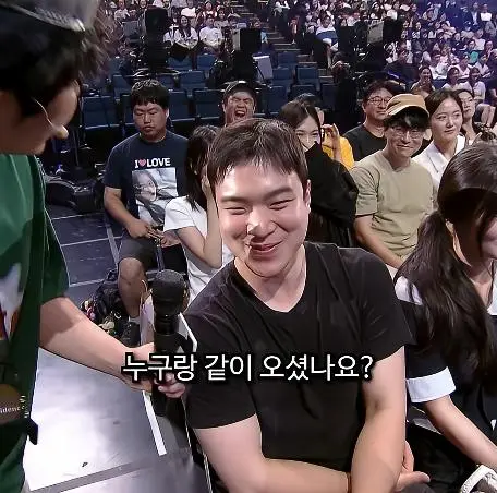 인터뷰 중 전 여친을 만남.jpg