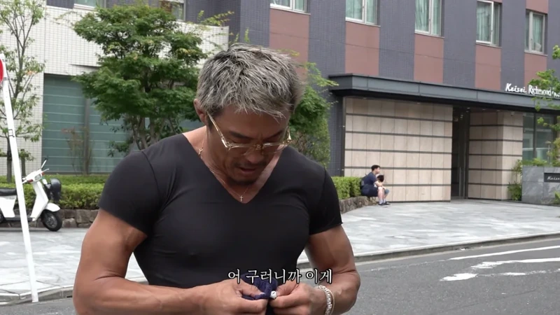 에어팟을 하수구에  빠트린 추성훈