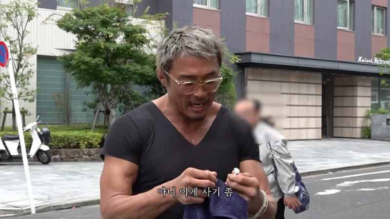 에어팟을 하수구에  빠트린 추성훈