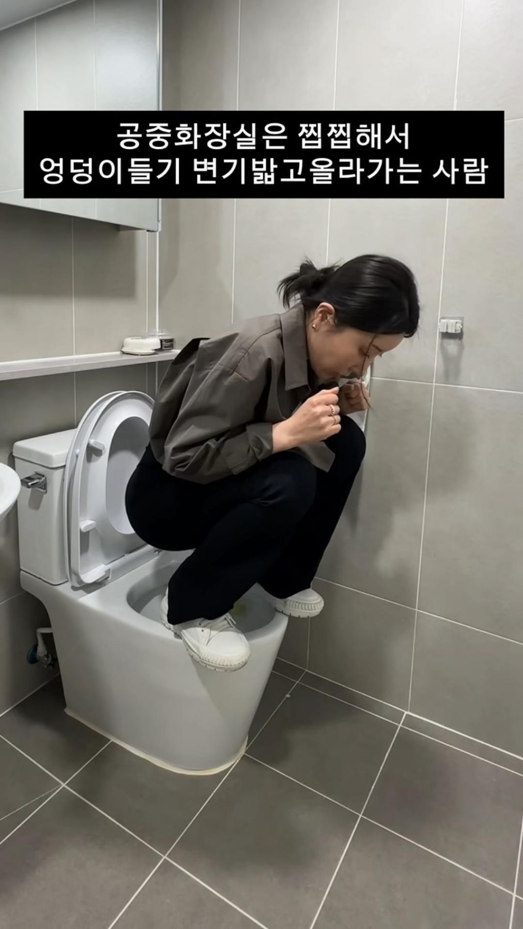 의외로 많다는 공중화장실 갈때 여자들 모습