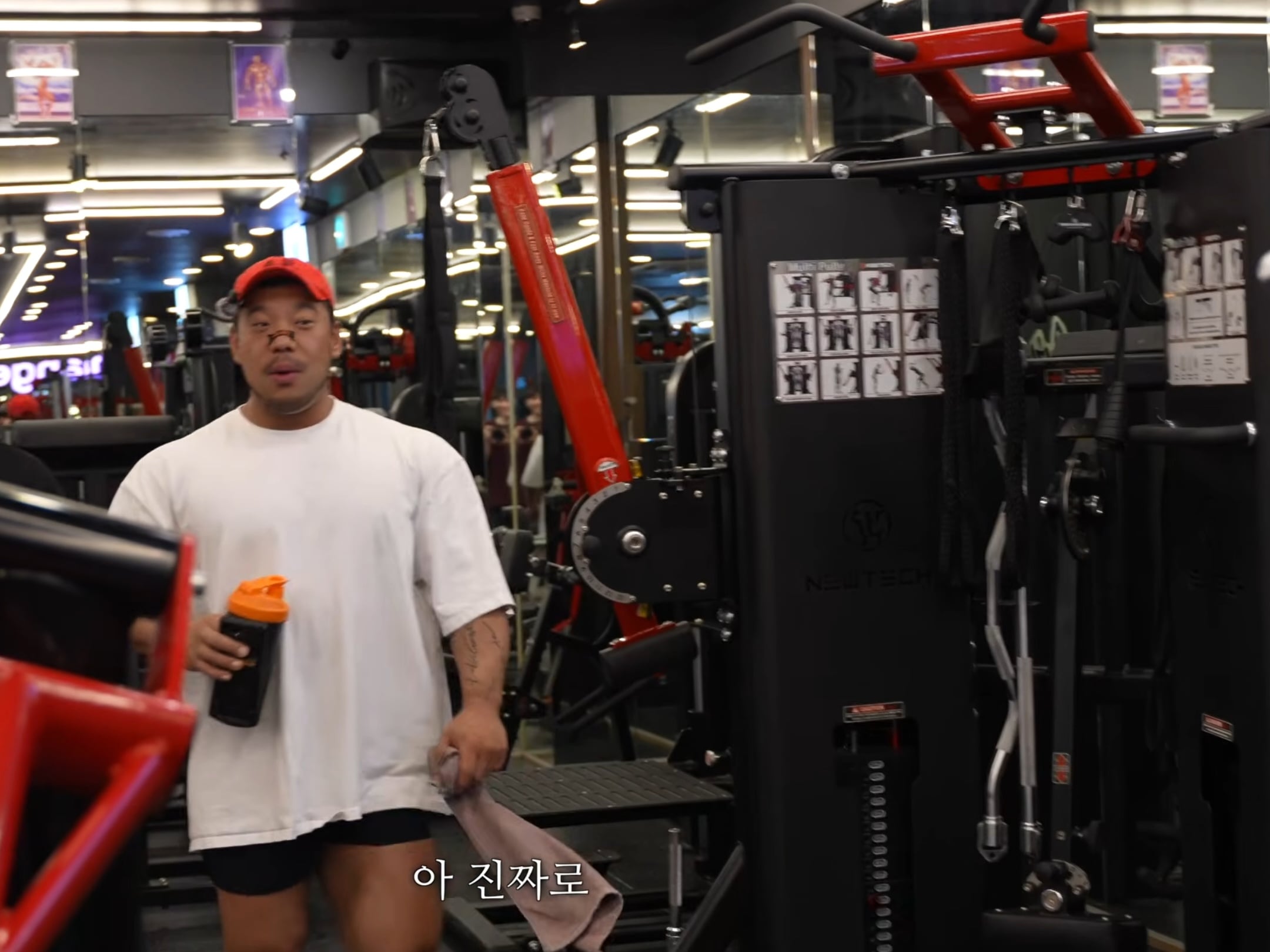 유튜브 찍다가 깜짝 놀란 헬스 유튜버.jpg