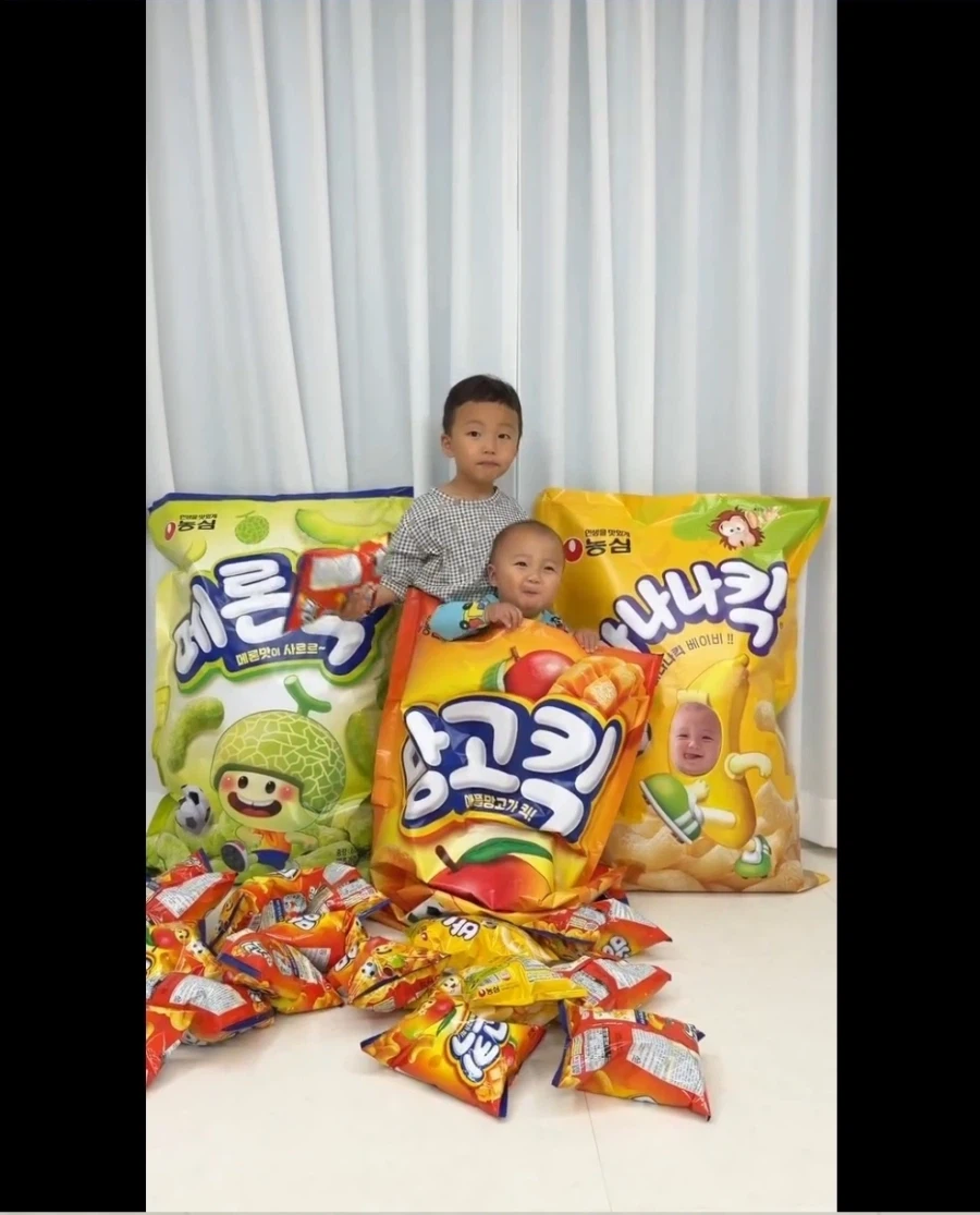 과자 먹으려다 머쓱' 2600만 조회수 아기 영상