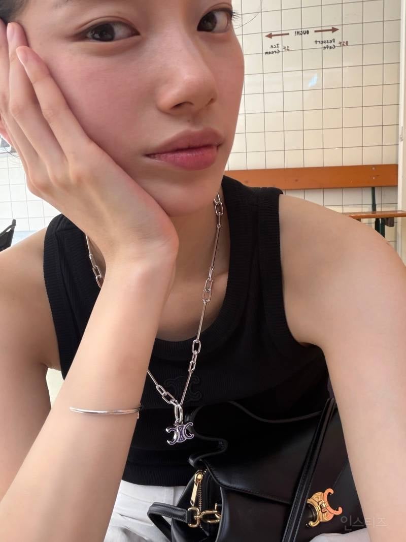 260821 수지 소속사 인스타 올린 게스 광고 화보 비하인드 사진&영상