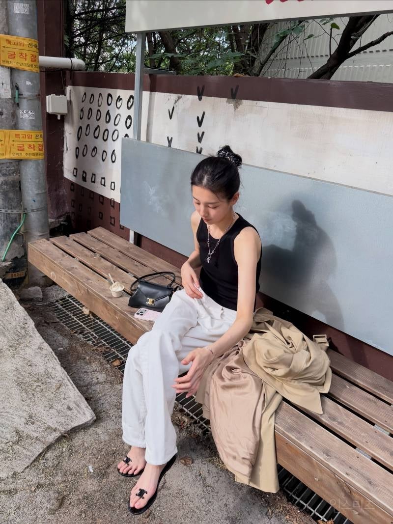 260821 수지 소속사 인스타 올린 게스 광고 화보 비하인드 사진&영상