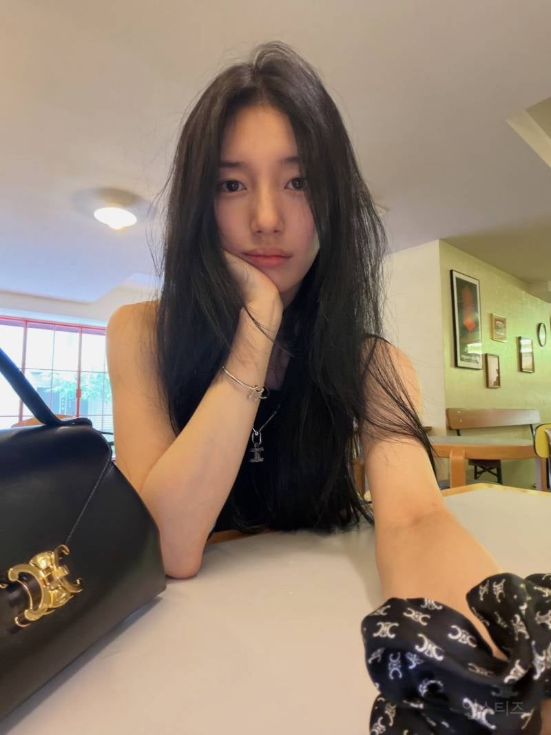 260821 수지 소속사 인스타 올린 게스 광고 화보 비하인드 사진&영상