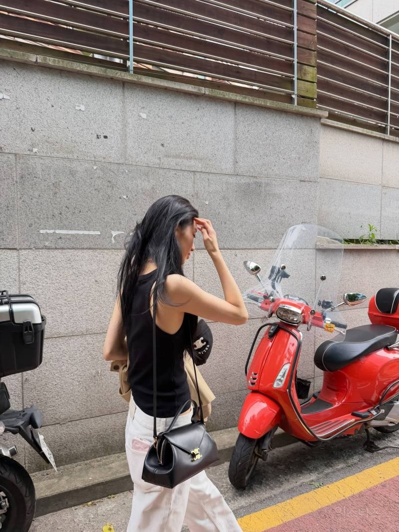 260821 수지 소속사 인스타 올린 게스 광고 화보 비하인드 사진&영상
