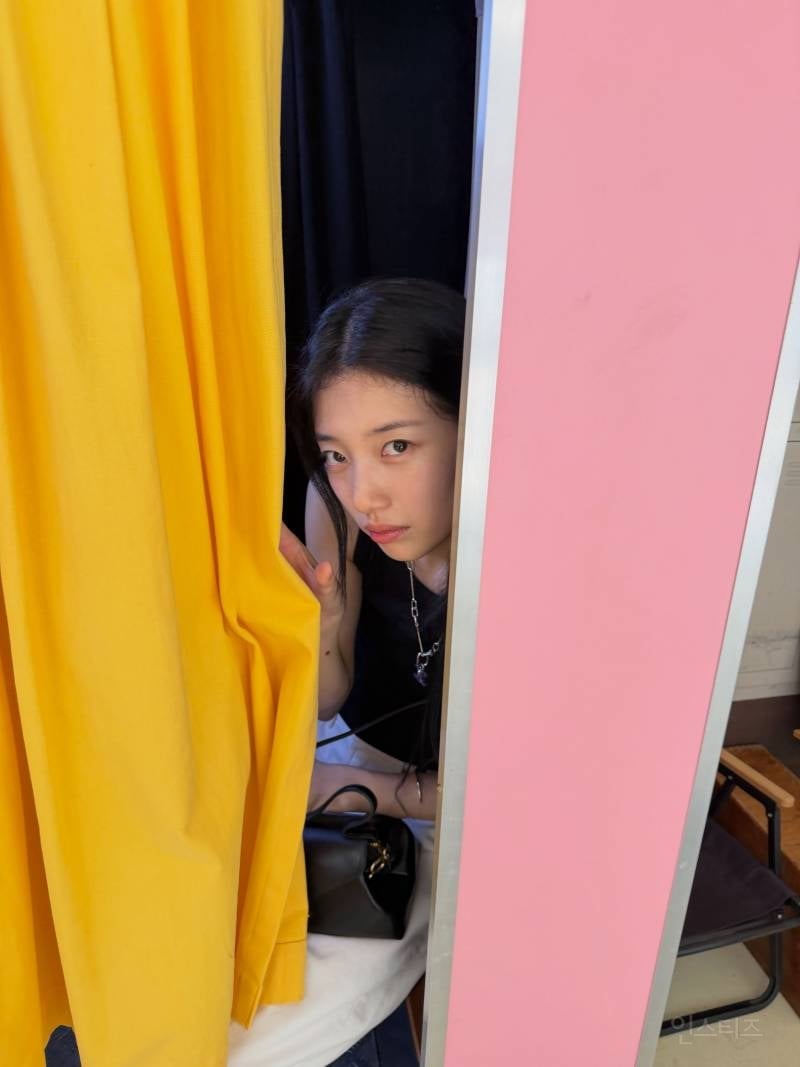 260821 수지 소속사 인스타 올린 게스 광고 화보 비하인드 사진&영상