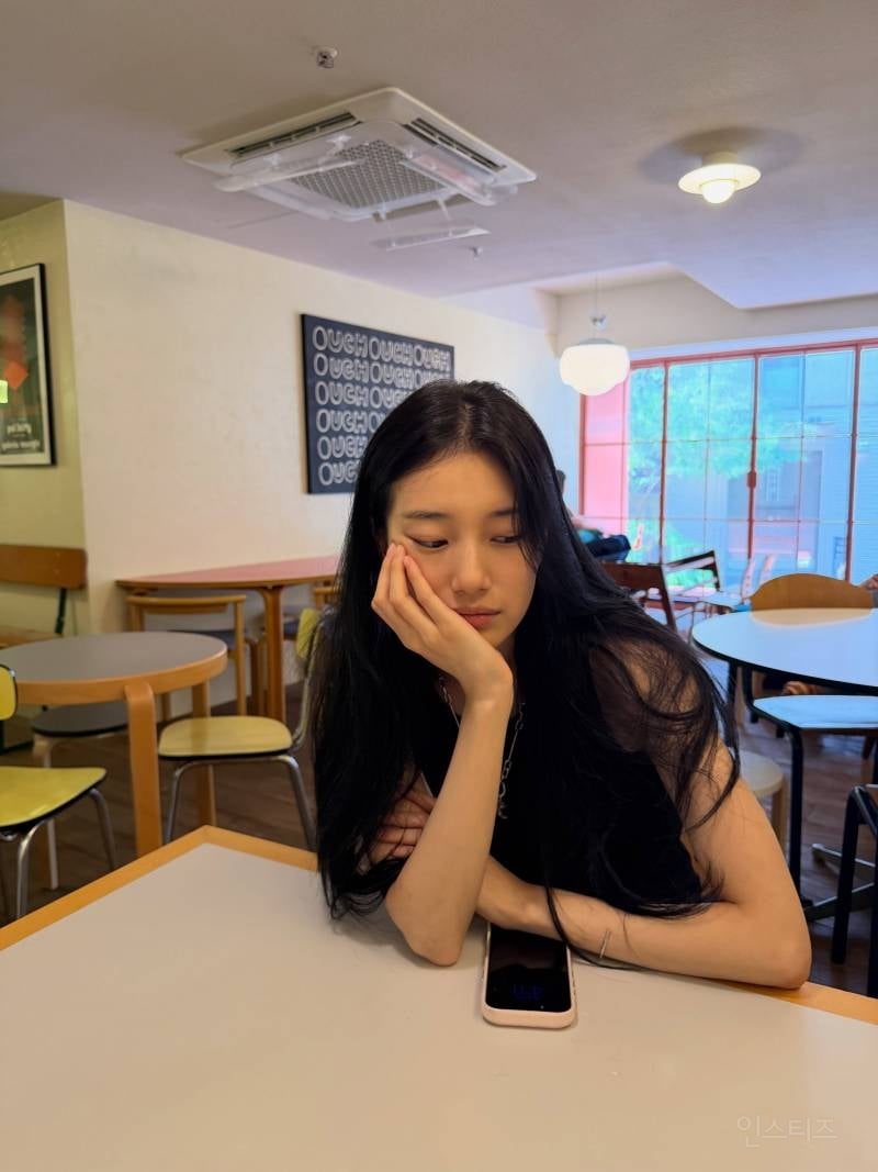 260821 수지 소속사 인스타 올린 게스 광고 화보 비하인드 사진&영상