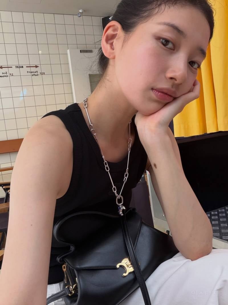 260821 수지 소속사 인스타 올린 게스 광고 화보 비하인드 사진&영상