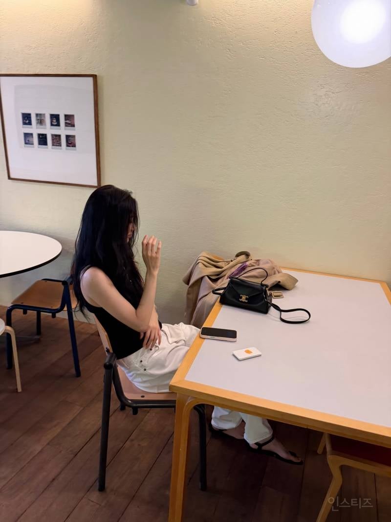 260821 수지 소속사 인스타 올린 게스 광고 화보 비하인드 사진&영상