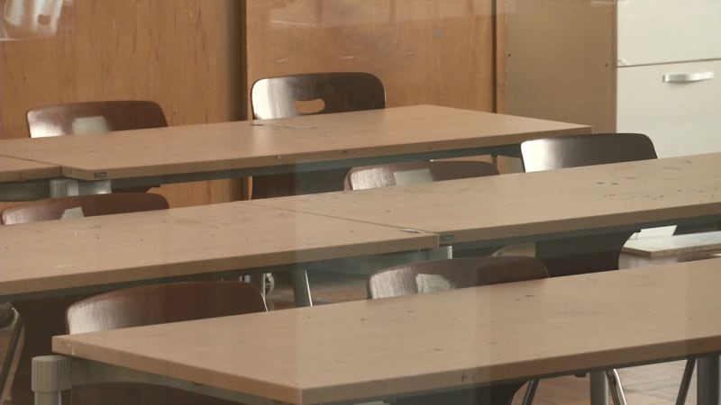 떠드는 중학생 5초 촬영한 교사…‘정서학대’로 담임배제