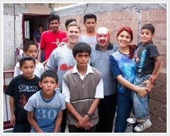 숨길 수밖에 없는 부업을 가진 신부(feat 카톨릭