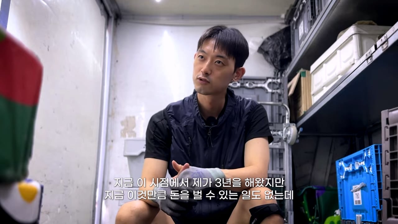 최근 6개월 월급 공개한 31세 택배기사.jpg