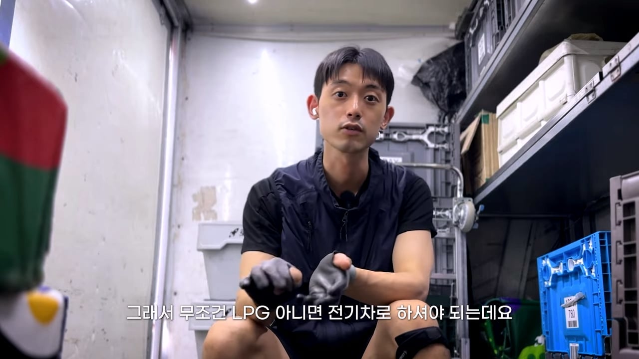 최근 6개월 월급 공개한 31세 택배기사.jpg
