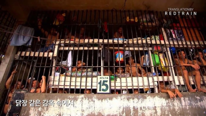 그가 필리핀 닭장 감옥에 15년동안 갇혀있는 이유