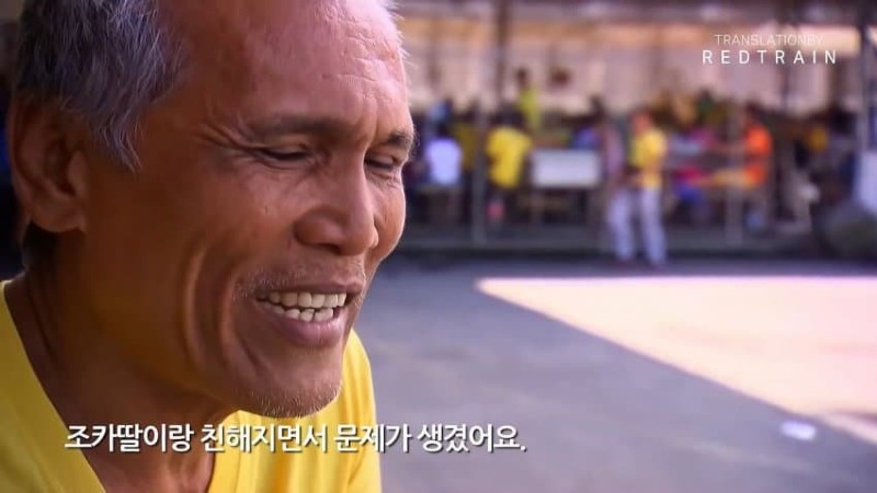그가 필리핀 닭장 감옥에 15년동안 갇혀있는 이유