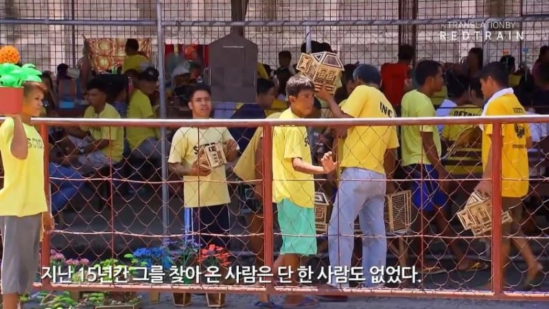 그가 필리핀 닭장 감옥에 15년동안 갇혀있는 이유