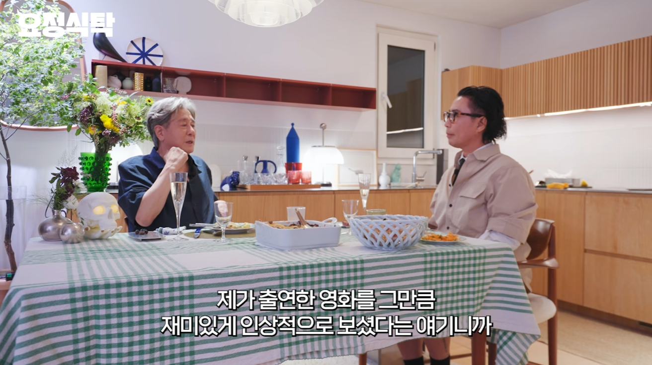 인턴 댓글 다 보고있던 최민식 ㄷㄷ.jpg