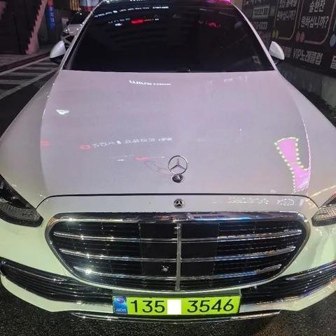 벤츠 S580 법인차가 주차타워 출구를 막기