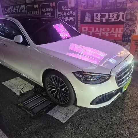 벤츠 S580 법인차가 주차타워 출구를 막기
