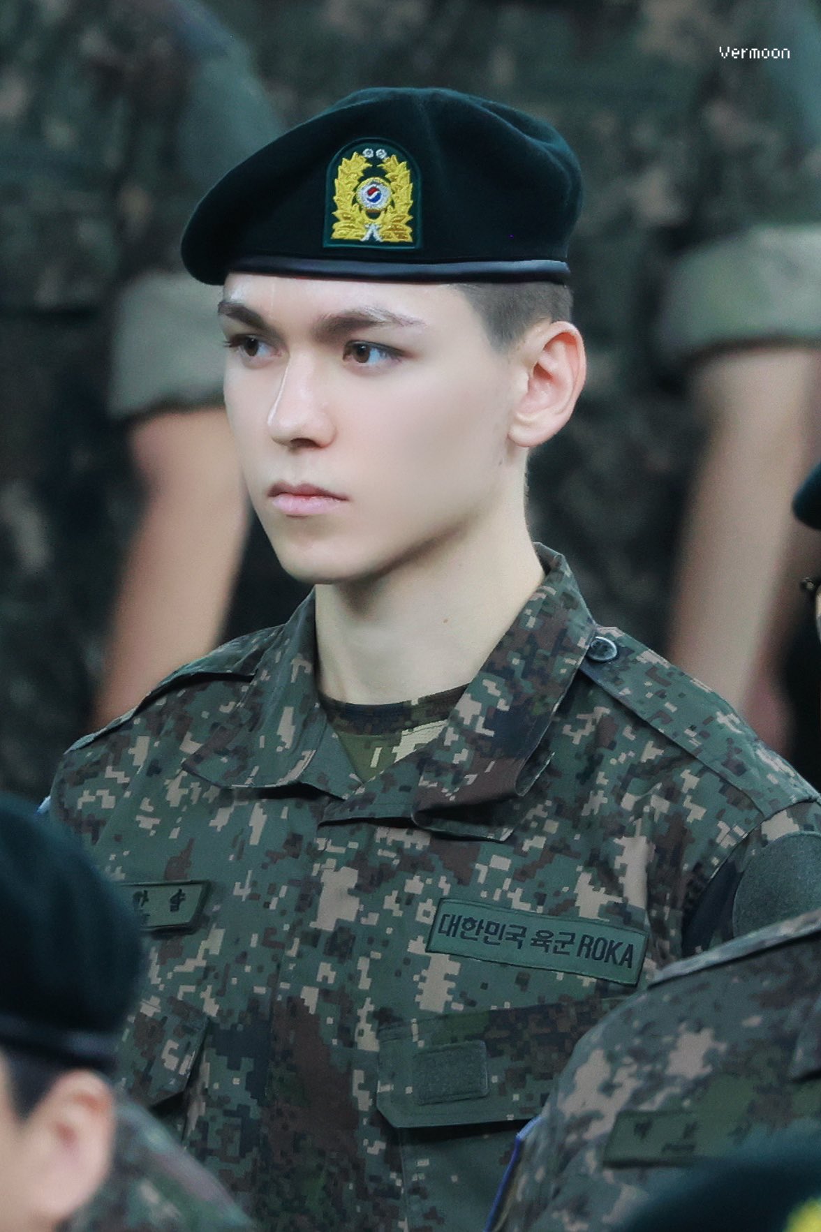 육군훈련소 수료식하는 세븐틴 버논 연예인