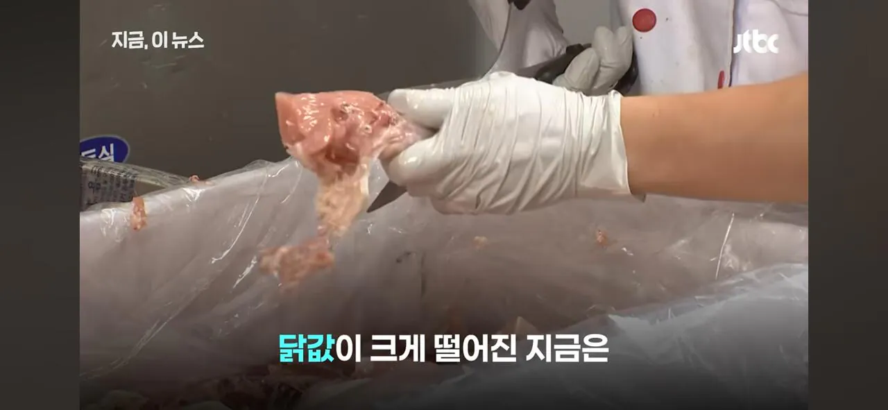 닭값 떨어지니 눈치싸움중인 업계