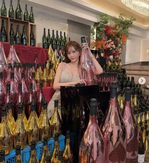 마약 빨고 체포된 H컵 No.1캬바죠로 난리난 일본 여초커뮤