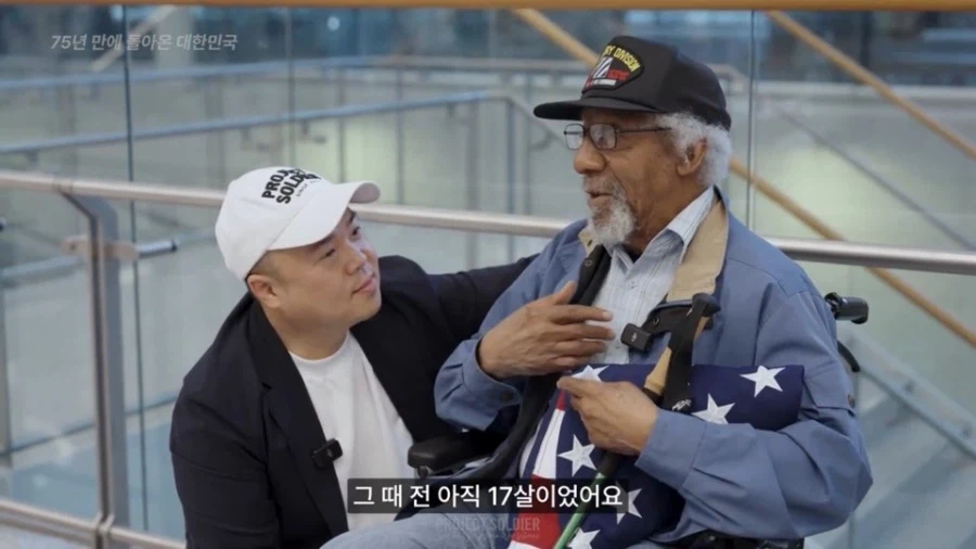한국에 17살때 와보고 처음온다는 미국인.jpg