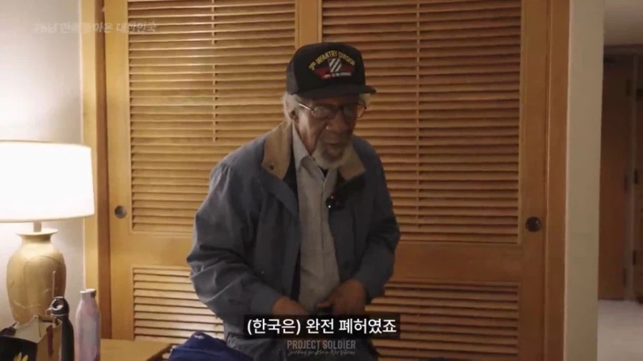 한국에 17살때 와보고 처음온다는 미국인.jpg