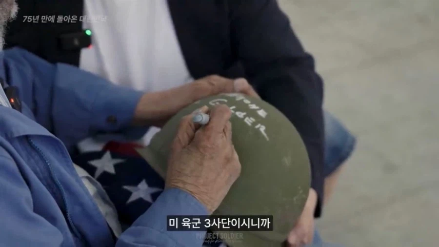 한국에 17살때 와보고 처음온다는 미국인.jpg