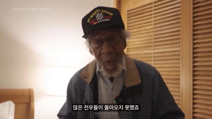한국에 17살때 와보고 처음온다는 미국인.jpg