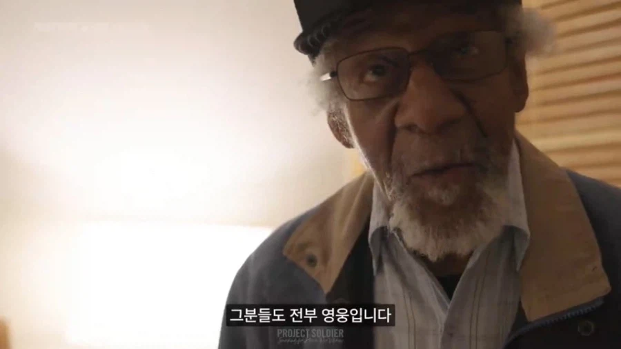 한국에 17살때 와보고 처음온다는 미국인.jpg