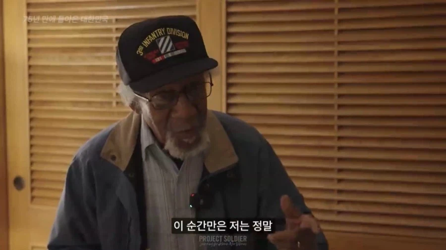 한국에 17살때 와보고 처음온다는 미국인.jpg