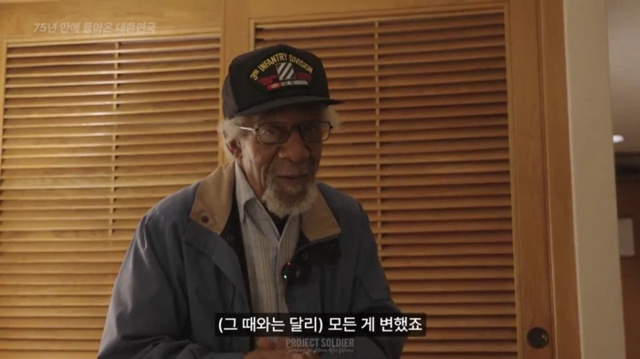 한국에 17살때 와보고 처음온다는 미국인.jpg
