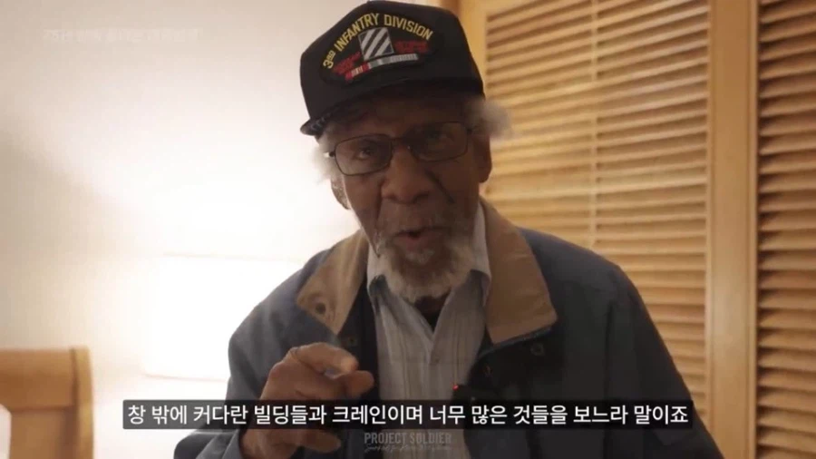 한국에 17살때 와보고 처음온다는 미국인.jpg